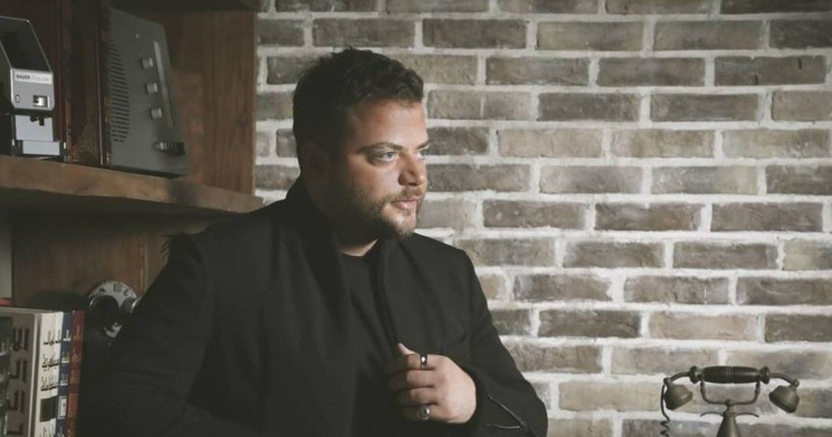 شاهد .. بخطوة مميزة للغاية.. عامر زيان يدعم بلدية جزين لإضاءة زينة الميلاد