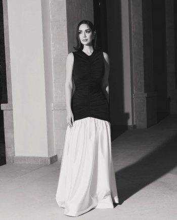 شاهد .. بالصور- بالأسود والأبيض..بسنت شوقي تتألأق بفستان بغاية الأناقة