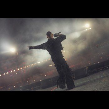 شاهد .. أحمد سعد يحدث جدلاً واسع بعد إرتدائه هذه الملابس في إحدى حفلاته الأخيرة