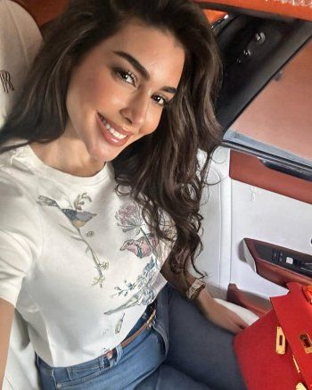 شاهد .. بالصور- من على متن طائرة خاصة..ياسمين صبري تتألق بلوك كاجوال مميز