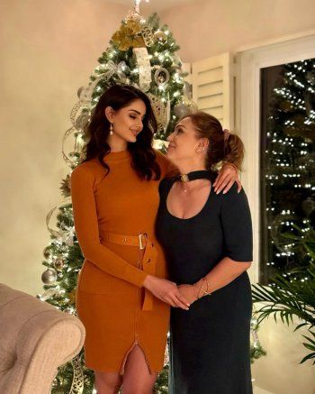 شاهد .. والدة ماهلاغا جابري شابة بعمر صغير وجمال ملفت.. وهكذا إحتفلت بعيد ميلادها