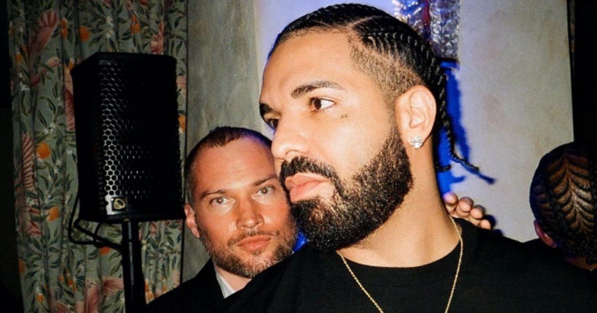 شاهد .. بصورة من أحد أعماله القديمة..درايك يبهر الجمهور بإختلاف شكله