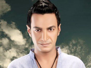 شاهد .. بعد تعرضه لحادث سير مروع .. فنان مصري يكشف تفاصيل مؤثرة