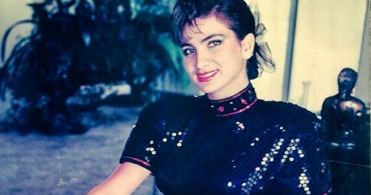 شاهد .. بالصورة- ملكة جمال لبنان 1984 بإطلالة ميلادية مع ابنتها.. جمالهما يخطف الأنظار