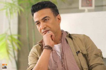 شاهد .. فنان مصري يتعرض لحادث سير مروع