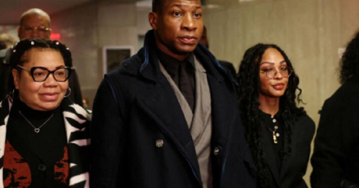 شاهد .. ديزني ومارفل تتخليان عن جوناثان مايجورز بعد إدانته بالإعتداء على صديقته السابقة والتحرش بها