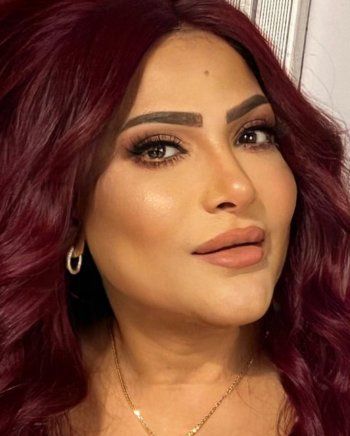 شاهد .. بدرية طلبة تضع شعراً مستعاراً أحمر لتصبح شبيهة نبيلة عبيد وهذ رد فعل الأخيرة