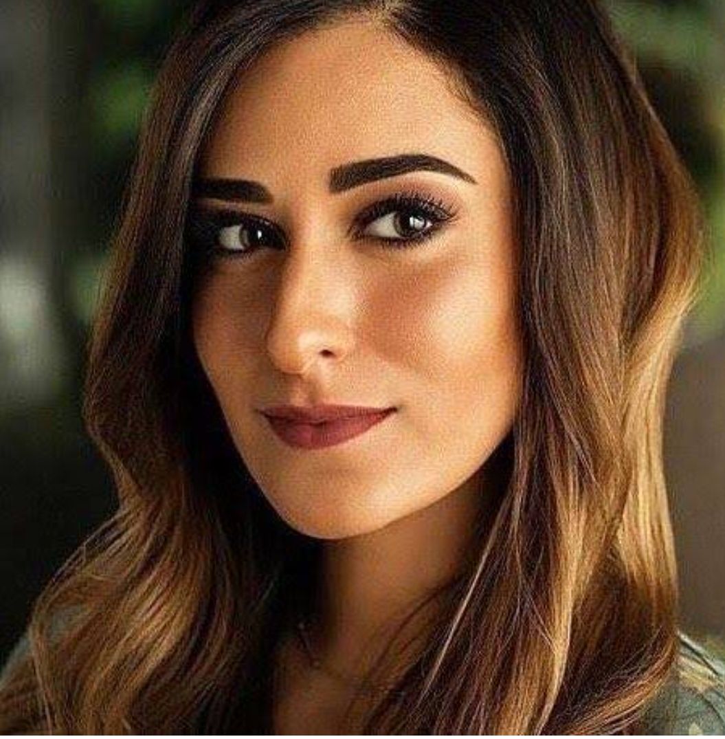 أمينة خليل سعيدة جدا بعرض فيلمين لها في السعودية