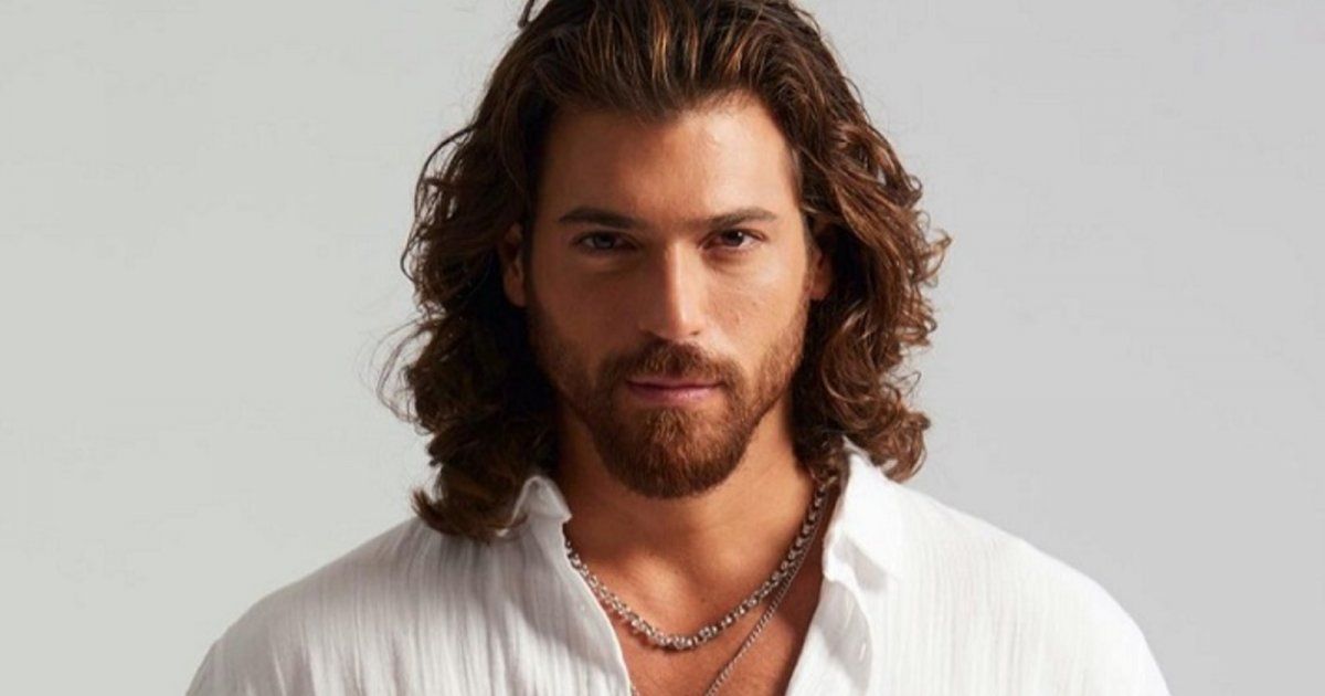 شاهد .. بالفيديو- جان يامان يمسك بيد الممثلة الإيطالية.. فهل أعلن ارتباطه