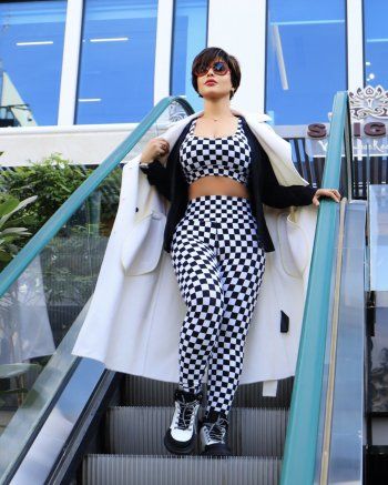 شاهد .. شمس الكويتية بإطلالة جريئة :"ما أرجع لو بست إيدي" والمتابعون يتساءلون-بالصور