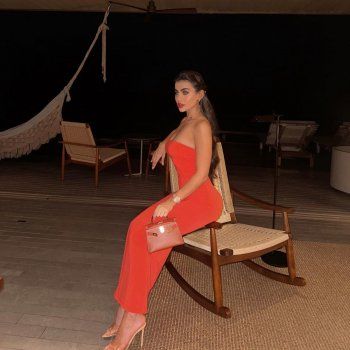 شاهد .. الدكتورة يومي تحتفل بعيد ميلادها في جزر المالديف بإطلالة جريئة وهل أخفت عمرها؟-بالصور