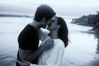 شاهد .. رغم إنفصالهما منذ فترة طويلة.. خطيب ديمي لوفاتو القديم نادم بعد إرتباطها