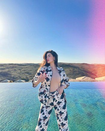 شاهد .. بالكاجوال الهادئ..روان بن حسين تستعرض أنوثتها وجمالها