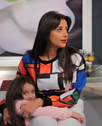 شاهد .. بعد أيام قليلة على إحتفالها بعيد ميلاد إبنتها تيا.. رضوى الشربيني تحتفل بعيد ميلاد تمارا