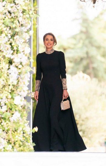 شاهد .. أجمل إطلالات الملكة رانيا لعام 2023 .. أبرزها في زفافي ولديها- بالصور