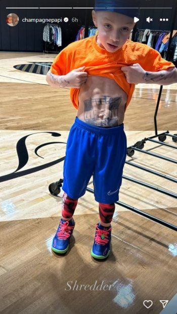 شاهد .. بالصورة- هل حصل إبن درايك الصغير على وسم! ..إليكم التفاصيل