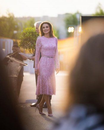 شاهد .. أجمل إطلالات الملكة رانيا لعام 2023 .. أبرزها في زفافي ولديها- بالصور