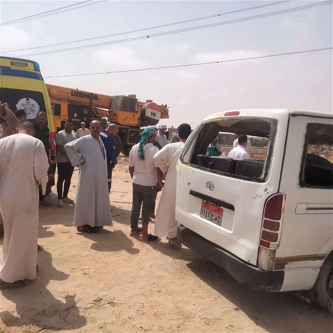 أخبار مصر | مصرع وإصابة أكثر من 7 أشخاص في حادث مروع على طريق الفرافرة الداخلة