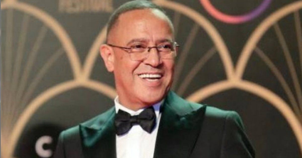 شاهد .. أشرف عبد الباقي يتفاجأ بشكله عندما كان شاباً..إليكم كيف ظهر