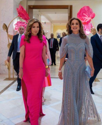 شاهد .. أجمل إطلالات الملكة رانيا لعام 2023 .. أبرزها في زفافي ولديها- بالصور