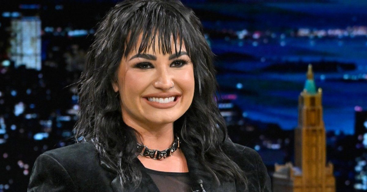 شاهد .. رغم إنفصالهما منذ فترة طويلة.. خطيب ديمي لوفاتو القديم نادم بعد إرتباطها