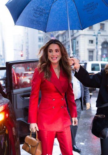 شاهد .. أجمل إطلالات الملكة رانيا لعام 2023 .. أبرزها في زفافي ولديها- بالصور