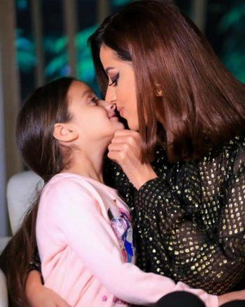 شاهد .. بعد أيام قليلة على إحتفالها بعيد ميلاد إبنتها تيا.. رضوى الشربيني تحتفل بعيد ميلاد تمارا