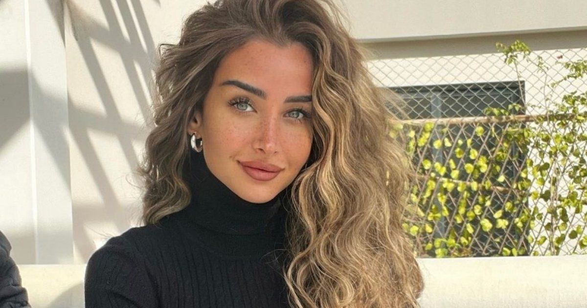 شاهد .. تعرفوا إلى الفتاة التي حذرت هنا الزاهد الجمهور منها.. تستغل صوتها للفت الأنظار!