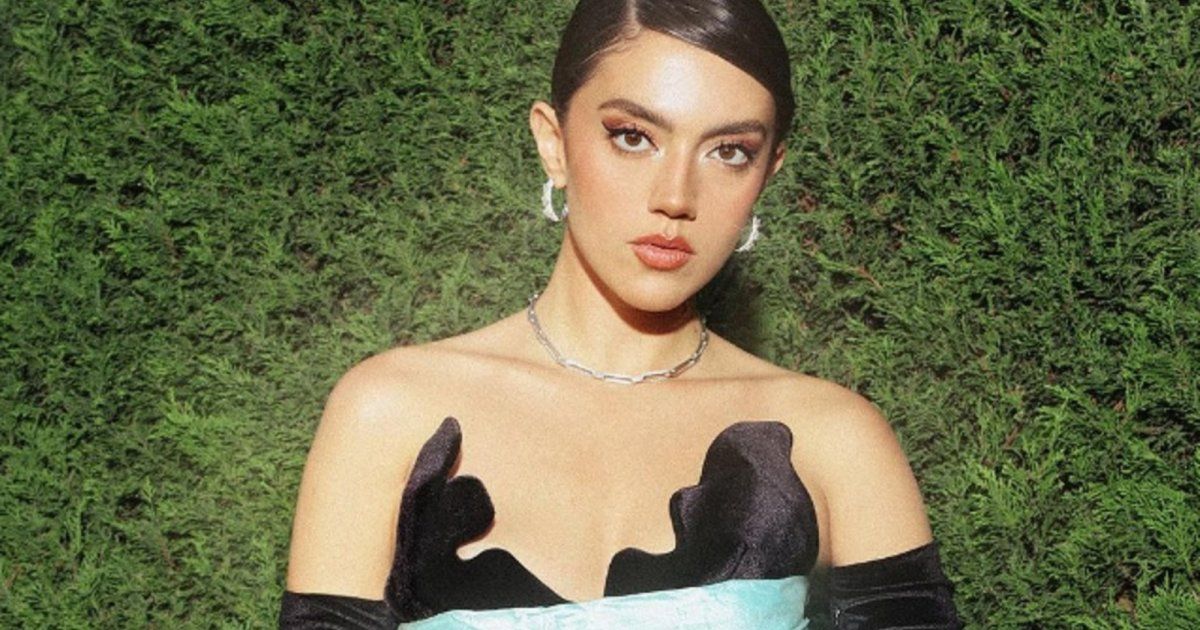 شاهد .. بالصور- بفستان أسود رائع..ستيفاني عطالله بهر الجمهور بأناقتها