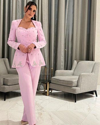 شاهد .. بالصور- درة التونسية بأحدث إطلالة لها بالون الوردي وجمالها حديث الكثيرين