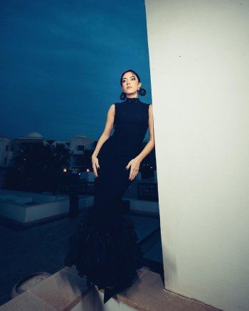 شاهد .. بالصور- بفستان أسود رائع..ستيفاني عطالله بهر الجمهور بأناقتها