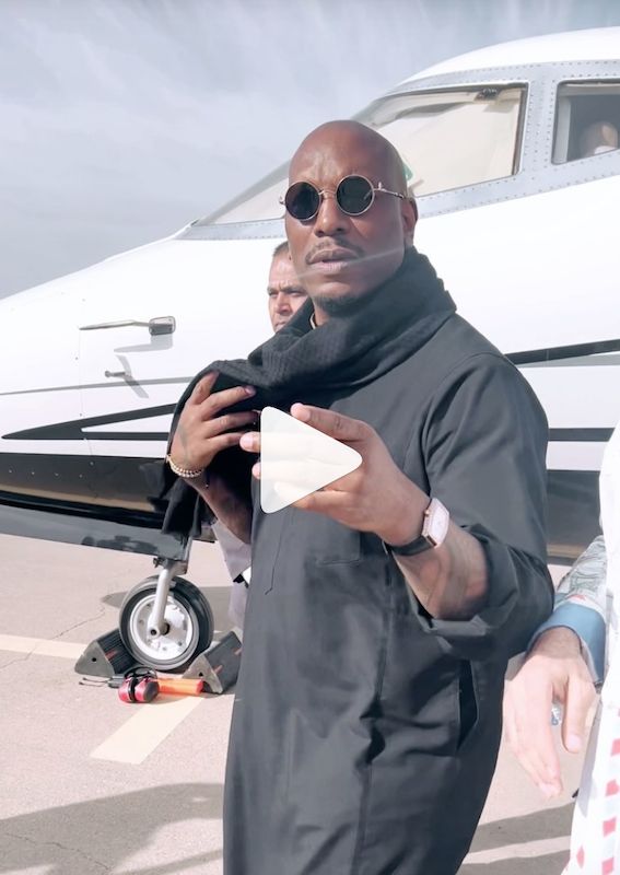 تيريس جيبسون لابس الجلابية مع نجيب ساويرس ومحمد كريم