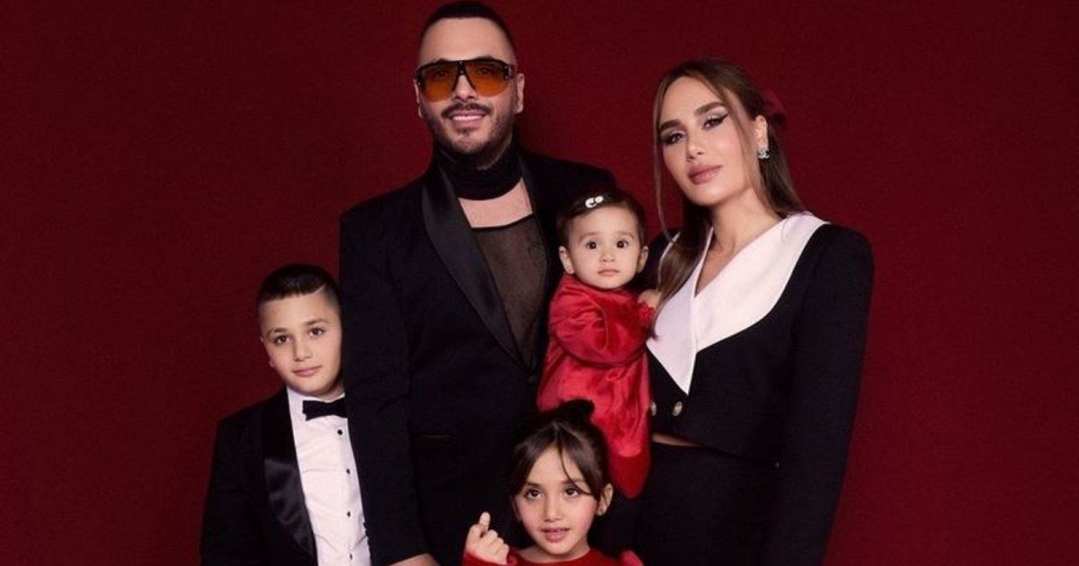 شاهد .. رامي عياش يتصدر الترند بحلقة عيد الميلاد.. وزوجته وأولادهما حديث الجمهور بجمالهم ولطافتهم