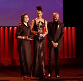 شاهد .. وداعًا جوليا ينال الجائزة رقم 21 في مسيرته