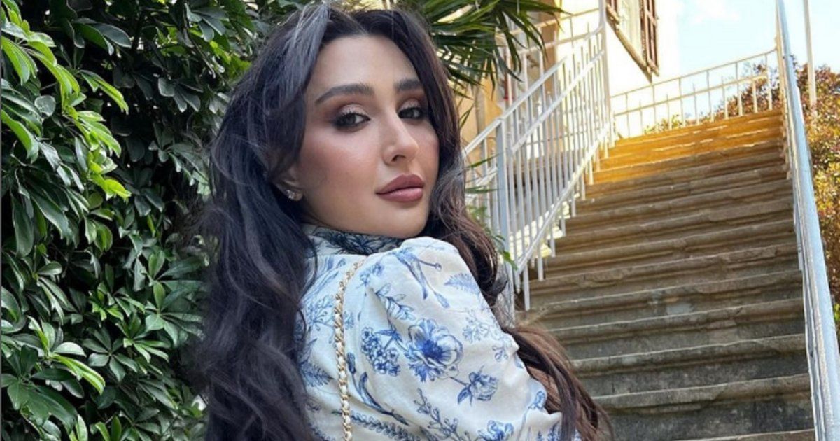 شاهد .. بالصور- بلوك أحمر وأنوثة بارزة.. جيسي عبدو تسحر الجمهور بجمالها