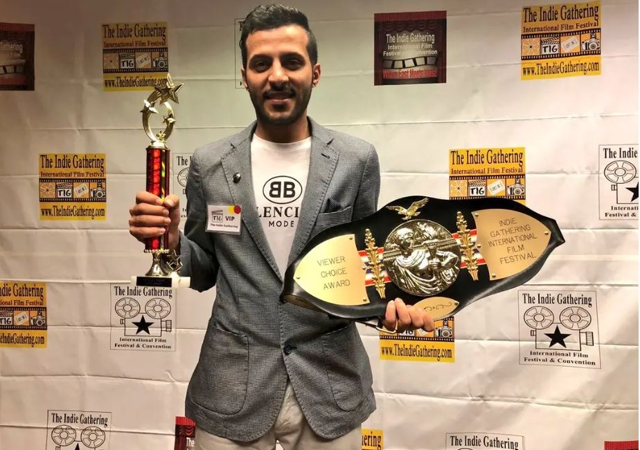 قصة مخرج سعودي حقق جوائز فنية لافتة.. ويطمح للعالمية