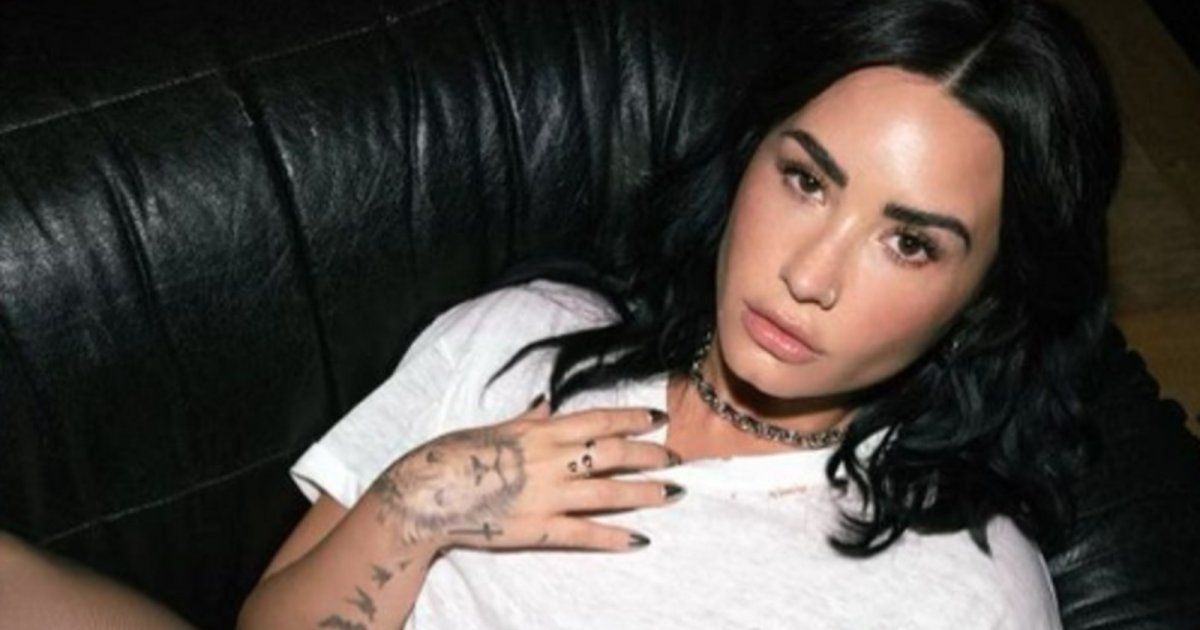 شاهد .. خطيب ديمي لوفاتو السابق بتصرّف مثير للجدل بعد خطوبتها-بالصورة