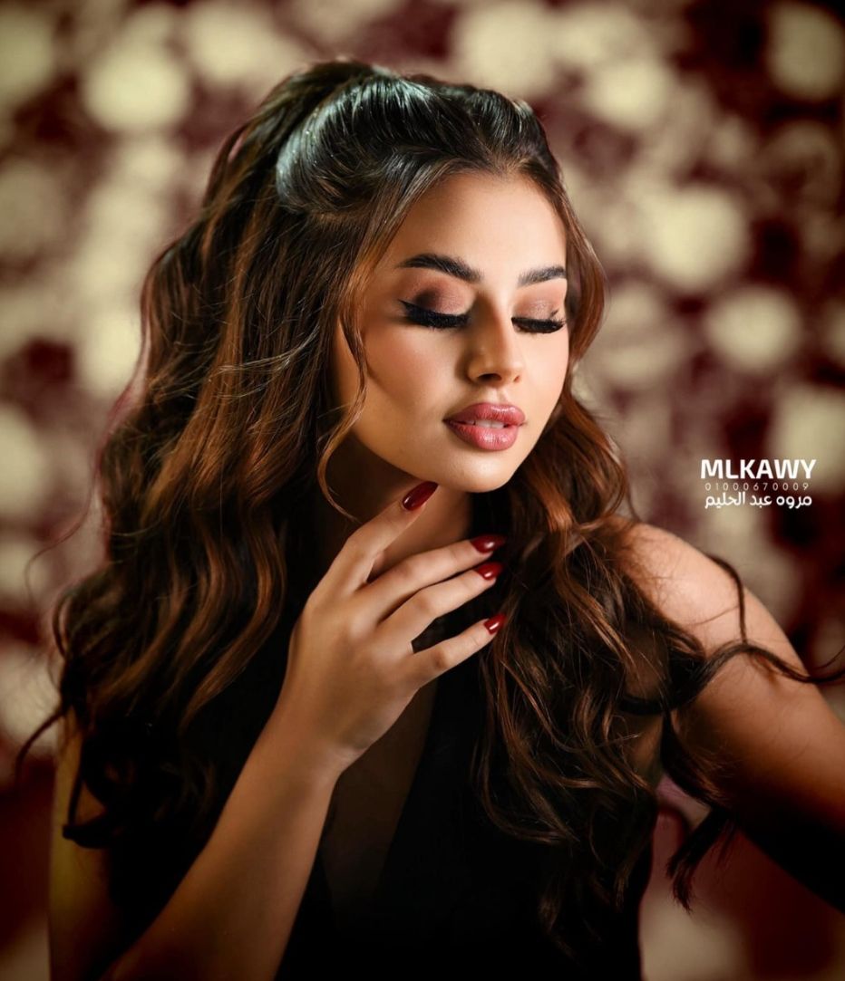 منة عرفة بإطلالة جديدة بتوقيع مروة عبدالحليم وميدو ملكاوي