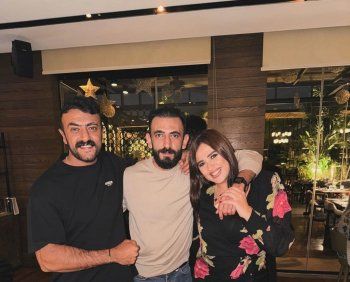 شاهد .. ظهور نادر لشقيق أحمد العوضي .. فهل يشبهه ؟