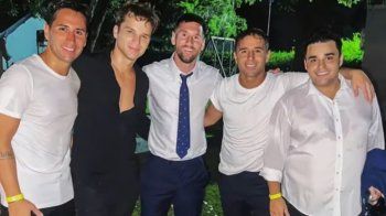 شاهد .. ليونيل ميسي يحبط شائعات خلافه مع زوجته ويحضر زفاف شقيقتها-بالصورة والفيديو