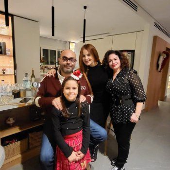 شاهد .. بالصور - إلهام شاهين وكارول سماحة تحتفلان سوياً في عيد الميلاد المجيد