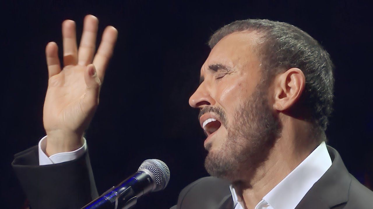 اتفرج| كاظم الساهر يقترب من 600 ألف مشاهد بأغنية «Hold your fire»