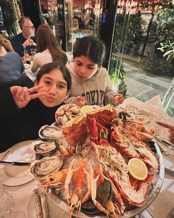 شاهد .. بالصور- غادة عبد الرازق في أحدث ظهور لها برفقة عائلتها