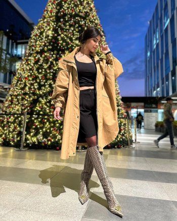 شاهد .. بأناقتها المعتادة..رانيا منصور تبهر الجمهور بلوك كاجوال وتستعرض جمالها