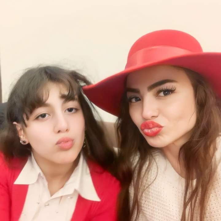 دوللي شاهين تحتفل بالكريسماس بصحبة بنتها نور علي طريقتها الخاصة