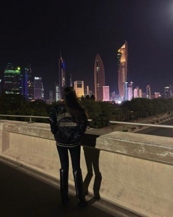 شاهد .. من شوارع الكويت..روان بن حسين تضج أنوثة وجمال بلوك كاجوال أسود مميز