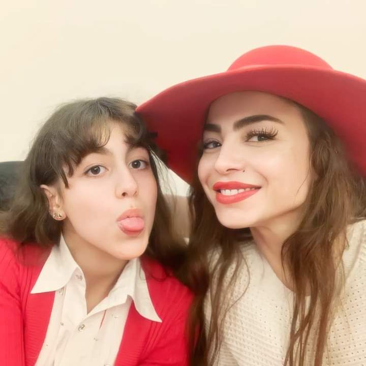 دوللي شاهين تحتفل بالكريسماس بصحبة بنتها نور علي طريقتها الخاصة