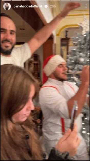 شاهد .. ظهور نادر لزوج كارلا حداد بعد فترة طويلة من زواجهما.. وسيم للغاية!