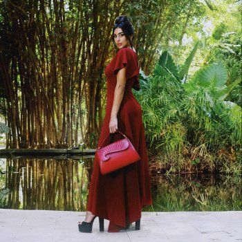 شاهد .. ياسمين صبري بإطلالة جريئة باللون الأحمر وجمالها حديث المتابعين