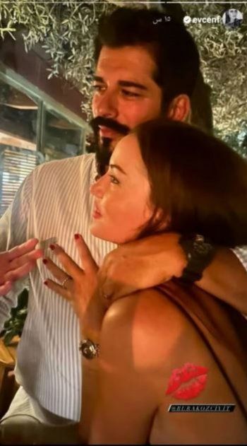 شاهد .. هذا ما فعلته فهرية أفجان بعد شائعات خيانة زوجها بوراك أوزجيفيت لها